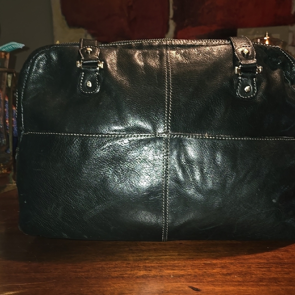 Liz Claiborne Black Leather Laptop Bag with Structured Design